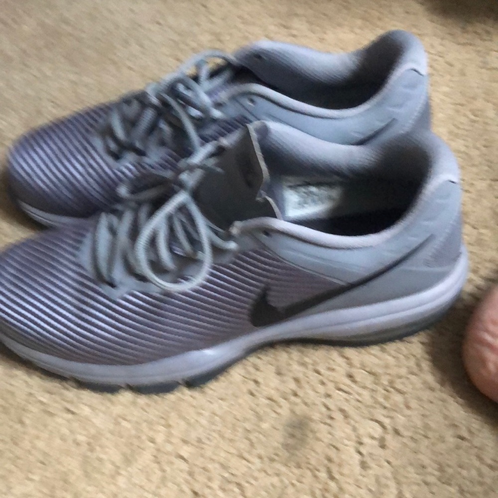 Nike training gray black in great condition